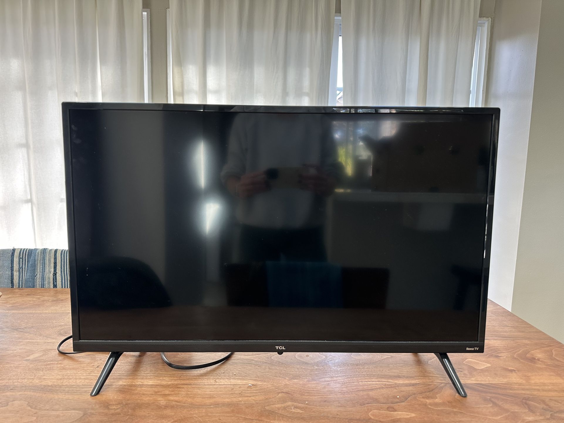 TCL 32-inch 3-Series 720p Roku Smart TV - 32S335,m