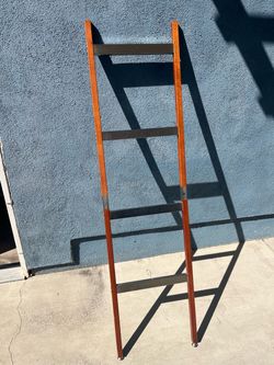 Indoor blanket or throw ladder