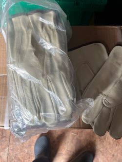 Leather gloves