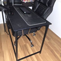 Gaming Desk And Chairs 
