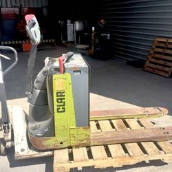 Clark Electric Pallet Jack Lift Truck