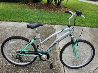 Clean aluminum 26 inch wheel 7 speed hybrid comfort bike