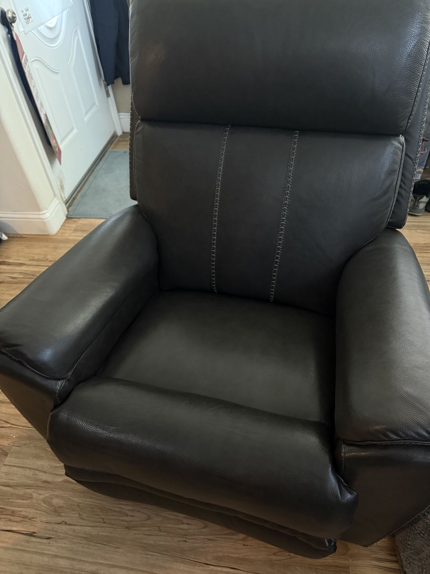 Lazy Boy Recliner, days old