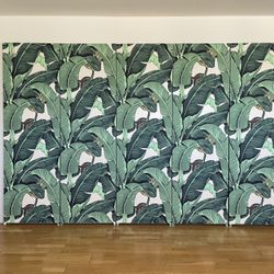 ROOM DIVIDER Beverly Hills™ Wallpaper  Iconic Banana Leaf Tropical Wallpaper - Classic Green