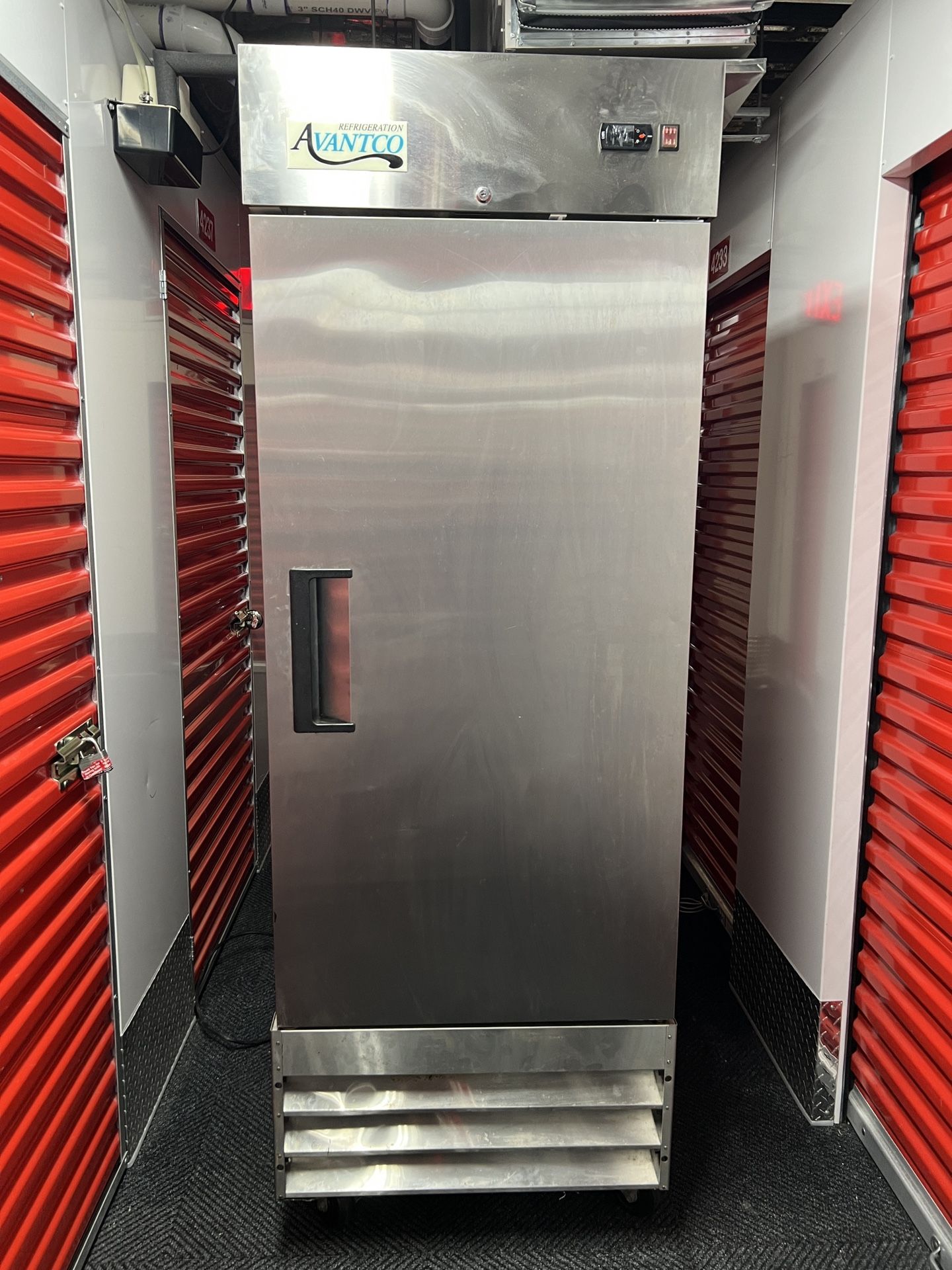 Commercial Refrigerator Avantco