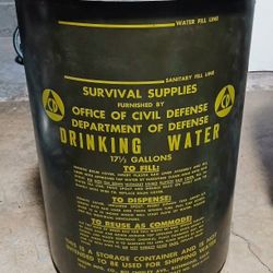 CIVIL DEFENSE MILITARY GRADE 17.5 GALLONS STORAGE LARGE CANISTER DRUM IN VERY GOOD CONDITION ☆GARAGE KEPT☆ PERFECT FOR MAN-CAVE FOR STORAGE/TRASH BIN 