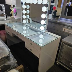 Brand New Vanith 5 Drawers W/ Hollywood Mirror $699 FREE LOCAL DELIVEEY