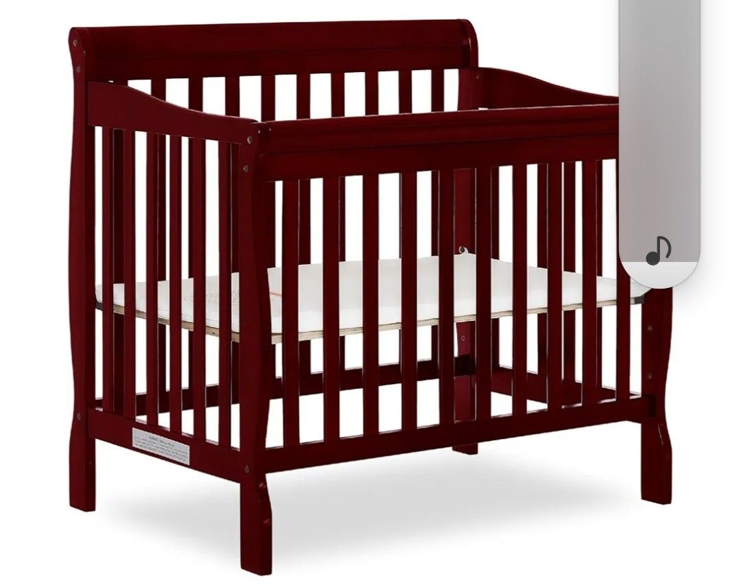 Baby Crib With Mattress And Fitted Sheets