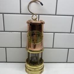 British Coleman lantern in excellent condition