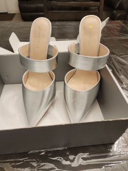 New Women's shoes size (9)