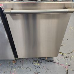 Amazing Monogram Statement Series 24 Inch Dishwasher Stainless Steel ZDT985SPNSS