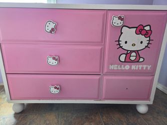 Hello Kitty Dresser