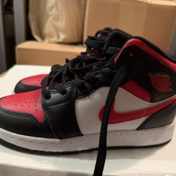 Boys Nike Shoes Size 4