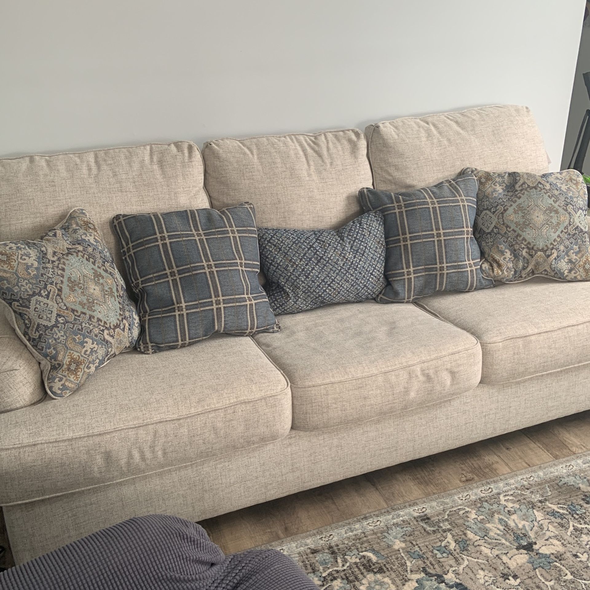 Trixie Sofa Loveseat Ottoman (Traemore) 