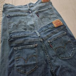 Womans Levis / $15 Each