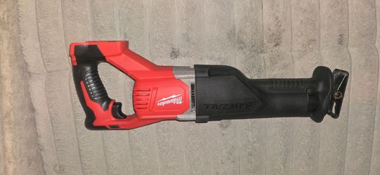 LIKE NEW MILWAUKEE M18 SAWZAW  75$ TOOL ONLY