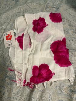 Hawaiian Hibiscus Short Sarong with Fringe