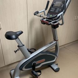 Star Trac Commercial Upright Exercise Bike