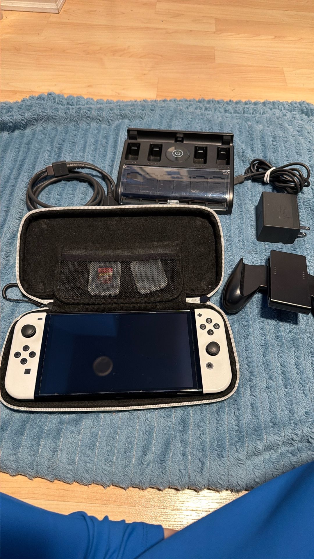 NINTENDO SWITCH OLED WITH MARVEL SUPER HEROS 2 & BORDERLAND GAME, DOCKING STATION, HDMI, CASE AND JOYCON GRIP CASH ONLY NO TRADES