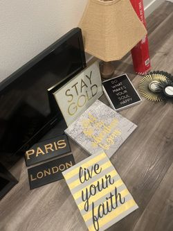 STORAGE LOT ! TV , wall Decor, Tree With Lights, Etc Take It All For $100