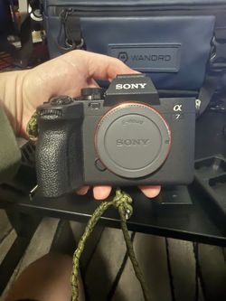 Sony A7IV with lense and accessories