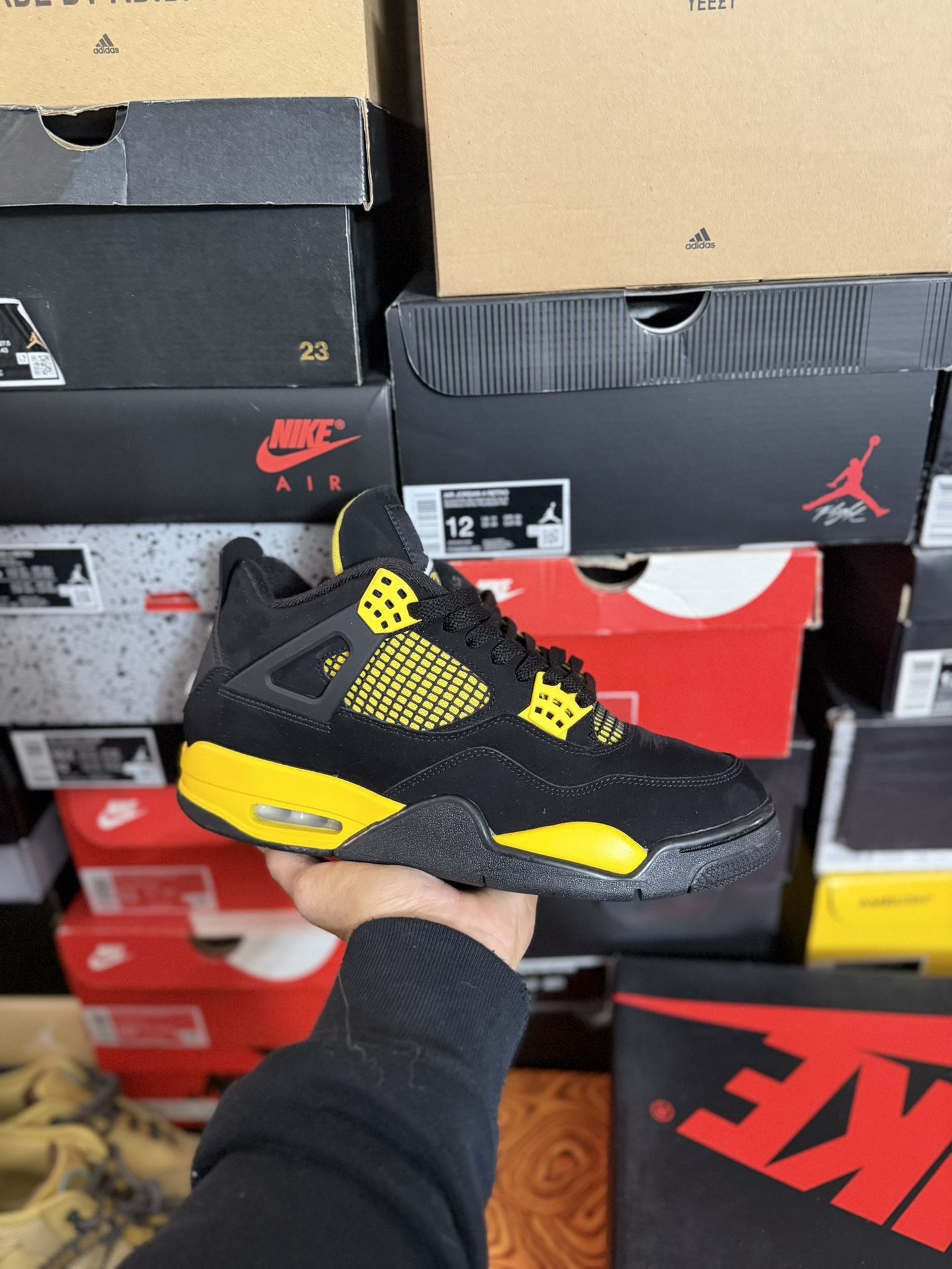 Jordan Thunder 4s size 9.5 VNDS