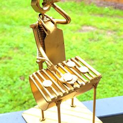  Recycled metal art. Figure of man grilling 🥩🔥