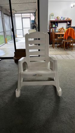 White Plastic Rocking Chair – Sturdy & Clean