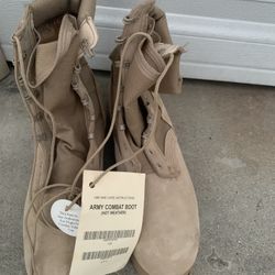 US Army GI Genuine Military Issue Men’s Blemished Hot Weather Slip Resistant Water Resistant Combat Boots By Altama - Coyote AR 670-1 For Sale $75.00