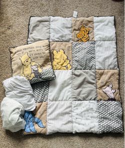Classic Winnie-the-Pooh Nursery Bedding/ Decor Set