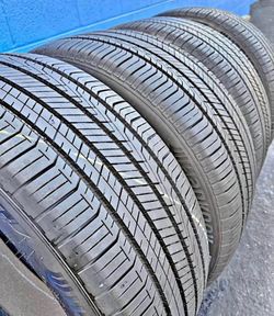 235/45r18 hankook Tires Con 80% de vida las 4