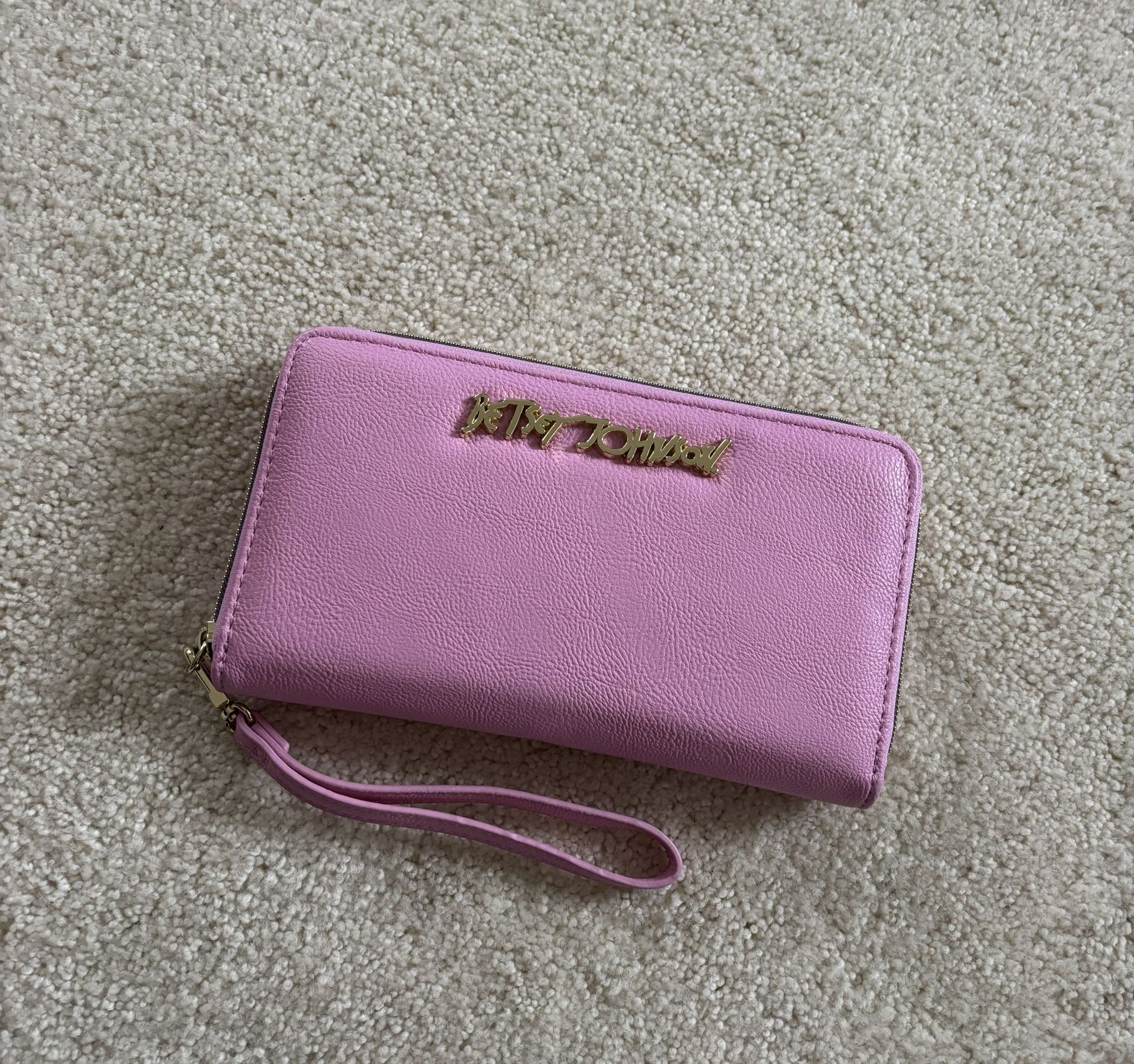BETSEY JOHNSON BRIGHT PINK SINGLE ZIP AROUND WALLET/WRISTLET STRAP