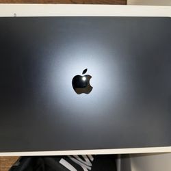 MacBook Air 15” M4 – 16GB RAM – Like New, Box Included