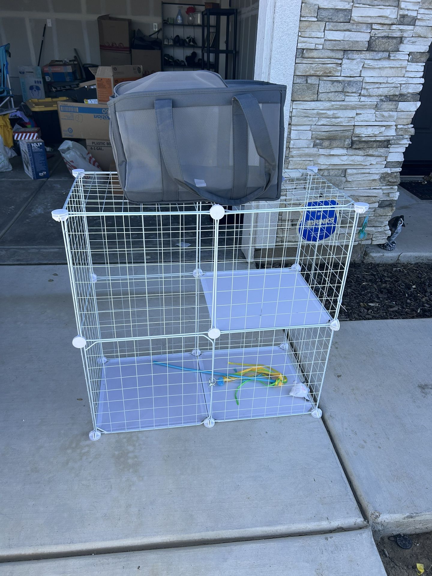 Little Cat Cage with a Small Carries.