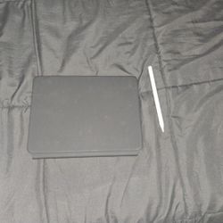 Apple Pencil 2nd Gen, Magic Keyboard 11 Inch