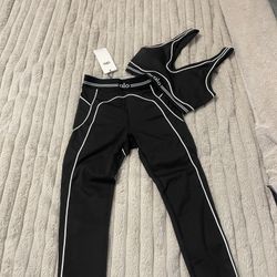 Alo Yoga Set Size Small- Medium 