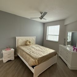 Queen Size Bedroom Set 
