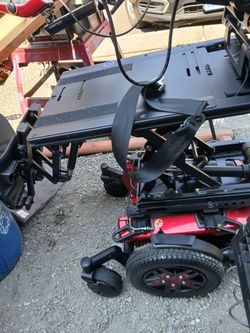 Quantum Q6 edge wheel chair