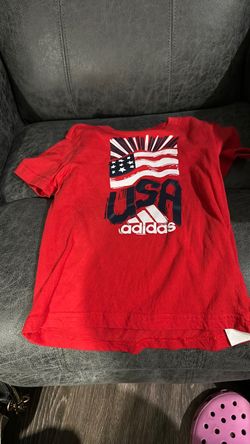 Red boys t shirt size4