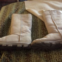 UGG Tall Classic Ladies Size 9 Boots