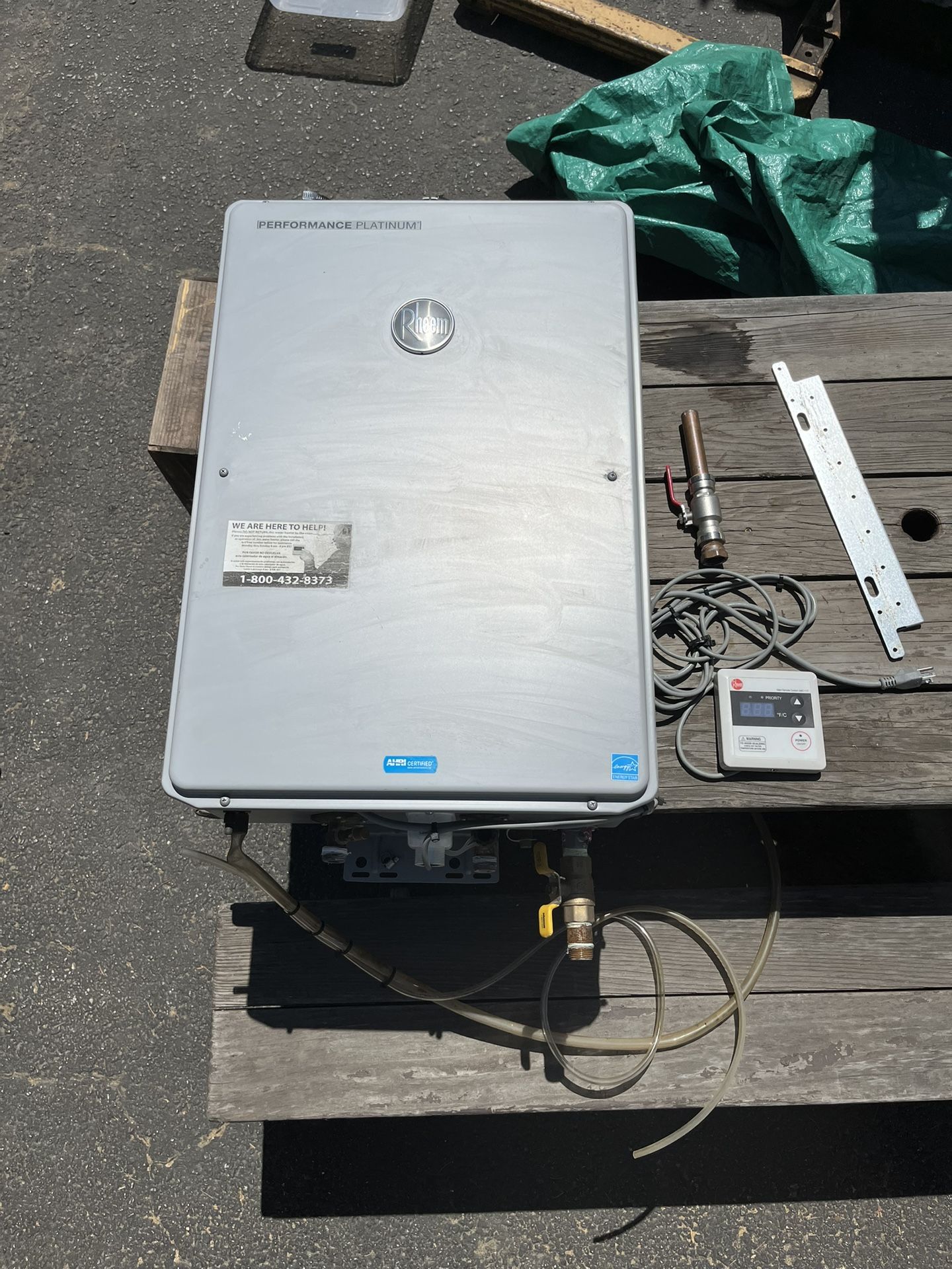 Rheem ECOH200DVLN-2 high-efficiency tankless water heater