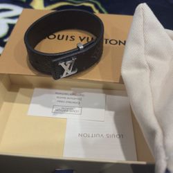 Lv Braclet