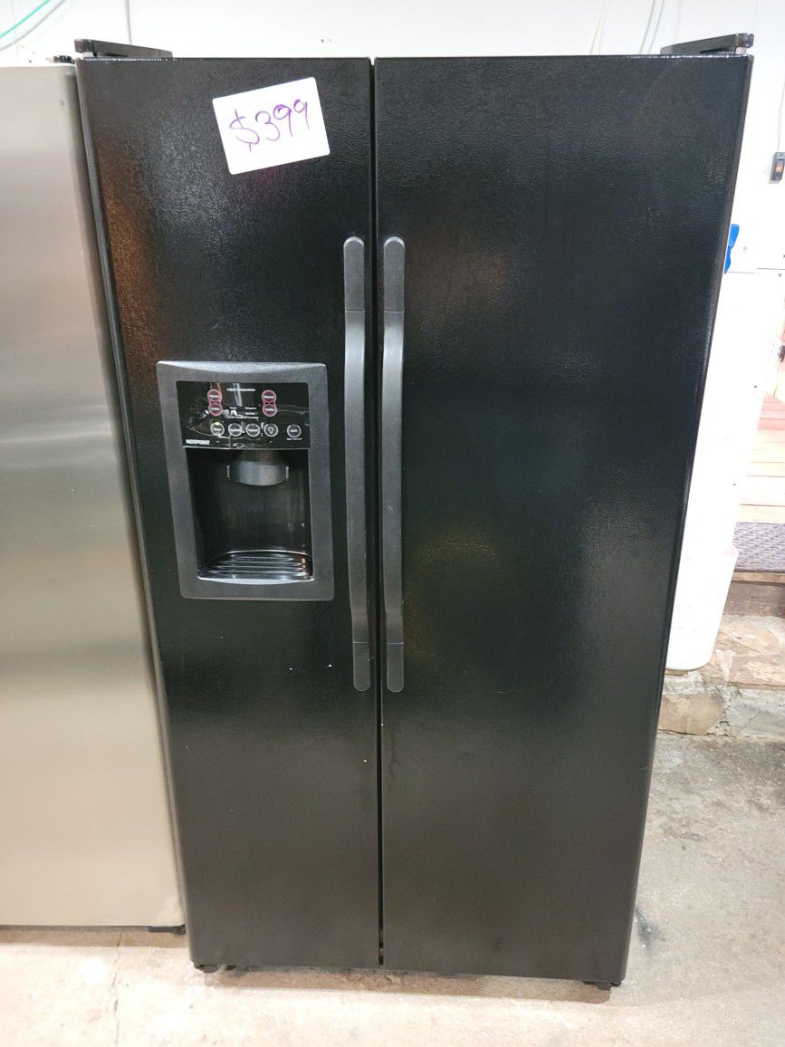 Black Hotpoint Refrigerator 