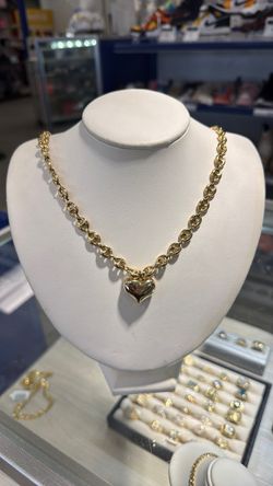 Gucci link chain with heart charm