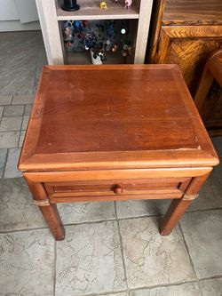 Mesita de madera