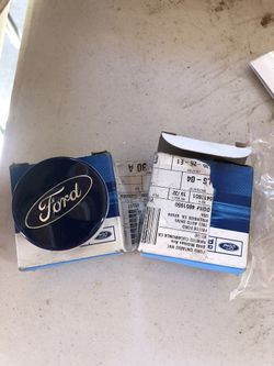Ford center caps oe all 4 , 2 new and 2 used