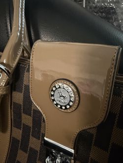 Medium Handbags and Purses