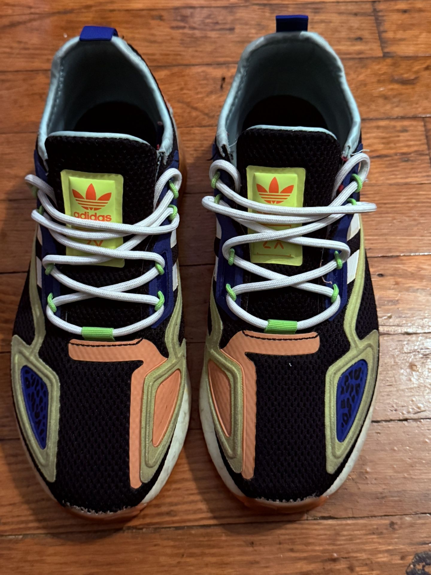 adidas Sneakers