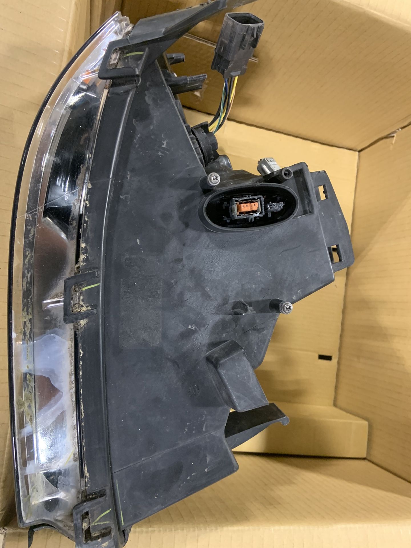 07-14 Cadillac Escalade Driverside Oem Headlight Assembly