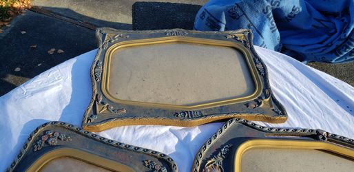 Antique curved glass painted plaster picture frame unusual design and style